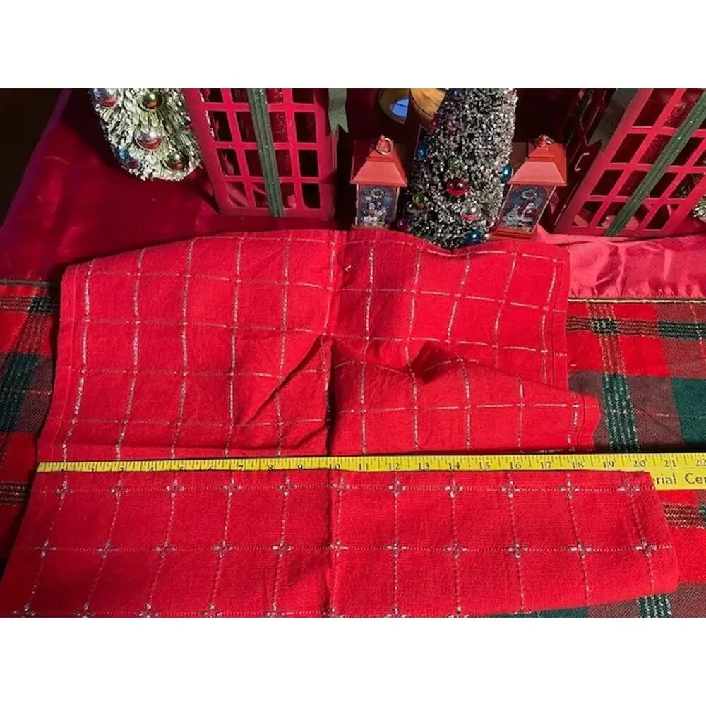 Napkin Set of 4 Cynthia Rowley Red with Silver Cloth Holiday 19